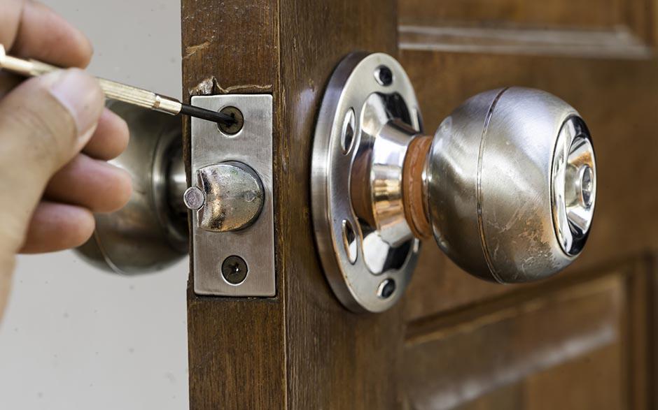 changer serrure porte Paris 18